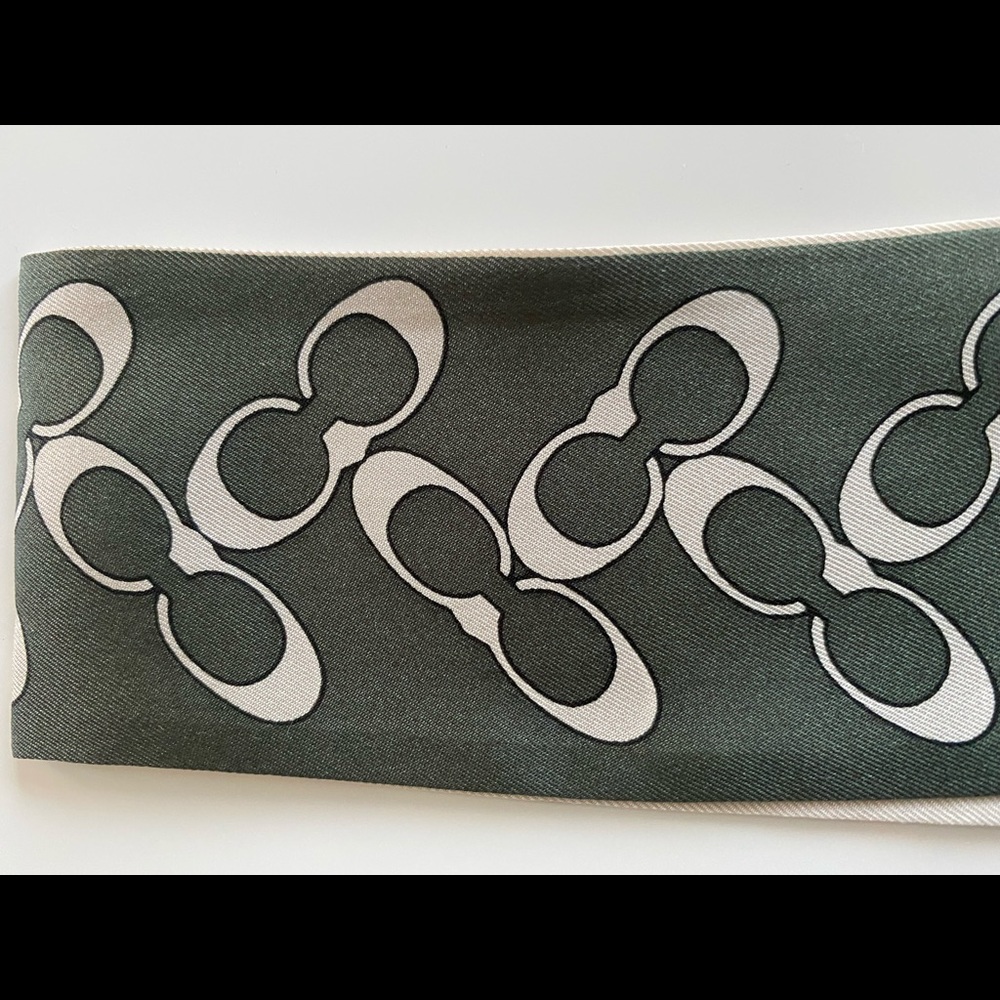 NWT Coach Signature Silk Scarf 30068 Forest Green - Picture 7 of 8